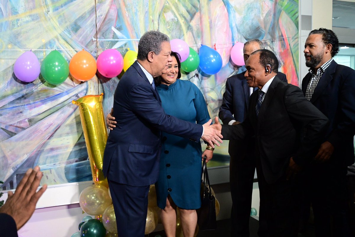 FatimaRoqueR's tweet photo. Un placer de poder felicitar al próximo presidente Dr. Leonel Fernández en su cumple años, Dios le conceda mucha salud https://t.co/0vHqcfMC64