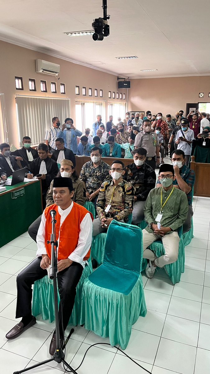 Terimakasih kpd rekan2 yang hari ini bersedia hadir langsung sbg saksi dr jakarta ke PN Surakarta dalam dugaan tindak pidana menyebarkan berita bohong soal ijazah palsu pak <a href="/jokowi/">Joko Widodo</a> atas nama terdakwa sugiknur &amp; bambang tri, semoga selalu diberikan kemudahan &amp; tetap semangat.