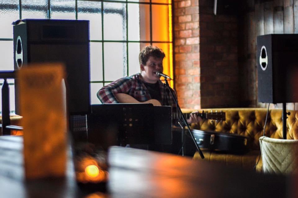 Our festive entertainment continues tonight with the return of 𝗝𝗼𝗲 𝗚𝗶𝗿𝘃𝗶𝗻 performing live from 8.30pm. 🎤 

For table bookings, call; 𝟬𝟮𝟴 𝟵𝟬𝟲𝟬𝟮𝟮𝟭𝟬