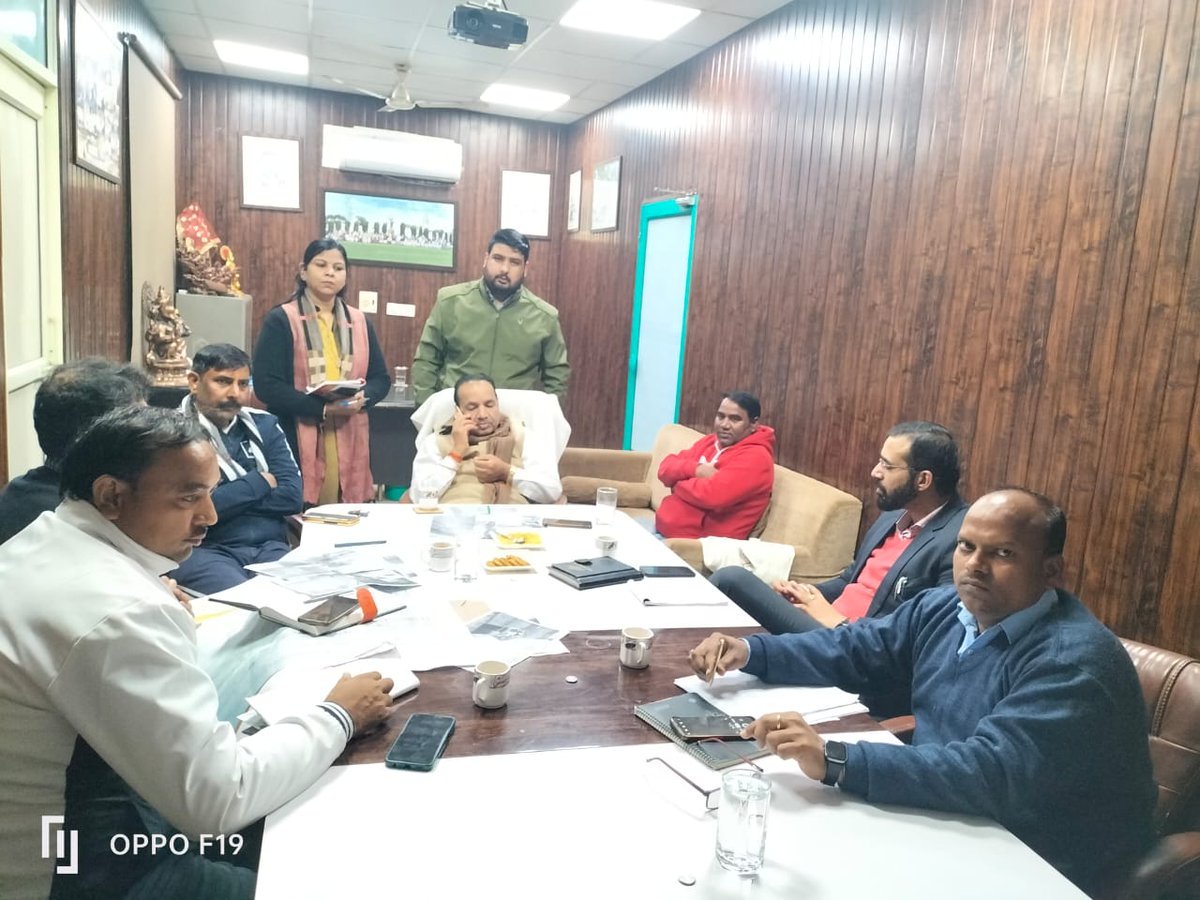 AapRithala06's tweet photo. IGL गैस कम्पनी के उच्चाधिकारियों के साथ, श्री @MohinderAAP जी के कार्यालय अवन्तिका स्थित में रिठाला विधानसभा में IGL के द्वारा चल रहे कार्यों पर चर्चा की | https://t.co/dsEavC4EcX