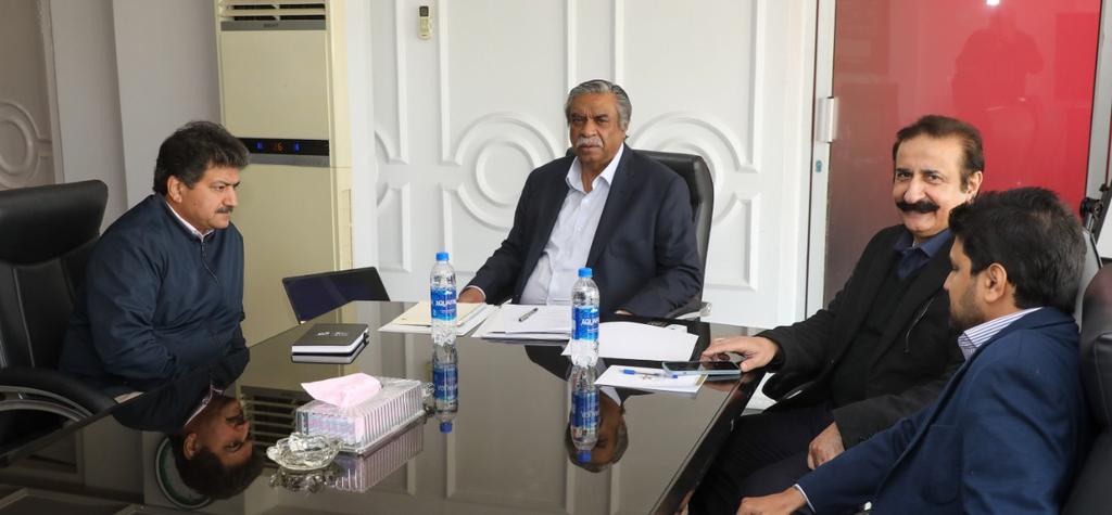 shakilsh58's tweet photo. Renowned journalist, time-tested friend-brother and passionate cricket lover came to PCB HQ GSL and provided valuable input for promotion of cricket in Pakistan. 
Thanks a lot @HamidMirPAK 
@CMShehbaz @najamsethi https://t.co/ItNmdBwEwd
