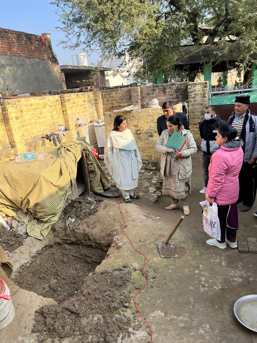ddrsjammu's tweet photo. ODF+ villages on ground inspection today at Block R S pura and Suchetgarh, Distt Jammu by Dep Director Sanna Khan, ACP Nighat Alam and Field Officer Sania Haq khan. https://t.co/oRyCP3yCqA