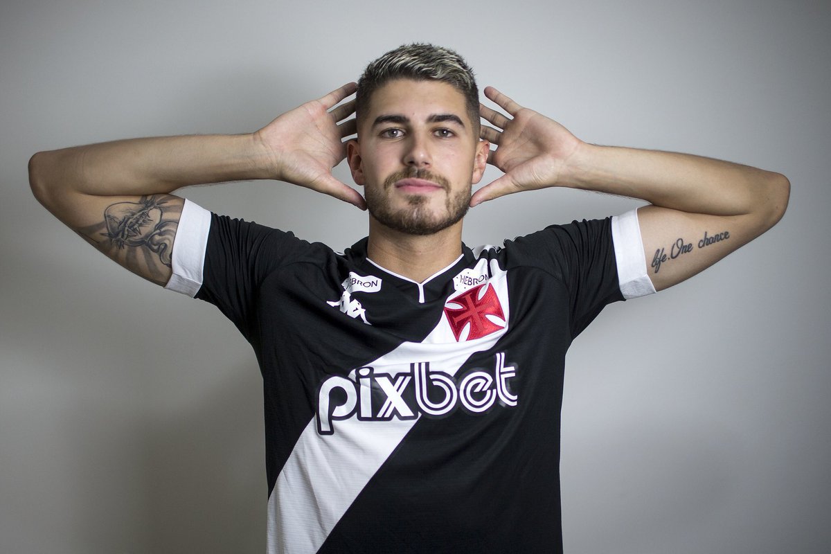 futebol_info's tweet photo. Fluminense sondou Pedro Raul e Edenílson antes deles acertarem com Vasco e Galo, mas valores assustaram.

Pedro Raul recebia R$ 170 mil por mês no Goiás e pediu R$ 600 mil ao Flu.

Salário de Edenílson era de quase R$ 900 mil.

🗞 @Victorg_Lessa
📸 Daniel Ramalho | Divulgação/CAM https://t.co/ovWC32DuS2