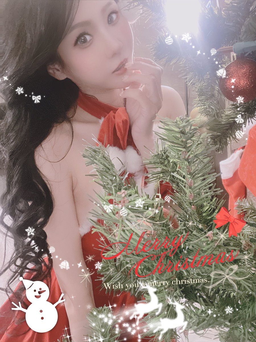 大家晚安囉🌹

2023明年三件事情通知：
1.封拍大尺，只拍時裝。
2.終生會員群，入群費用調漲至1萬。
3.蝦皮開闢新商店，出清以往所有拍照的服裝及飾品，商店網址後面會公布。