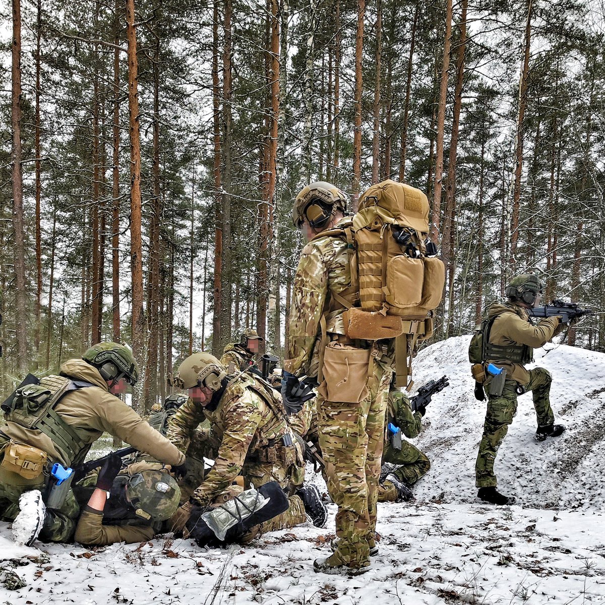 UtinJR's tweet image. The exercise cooperation with the 🇺🇸 US Special Operations Forces that started in October and continues in 2023 has proceeded as planned in Utti Jaeger Regiment 🇫🇮.
#specialoperationsforces #readiness #capability #together #finsof #ussof #finarmy