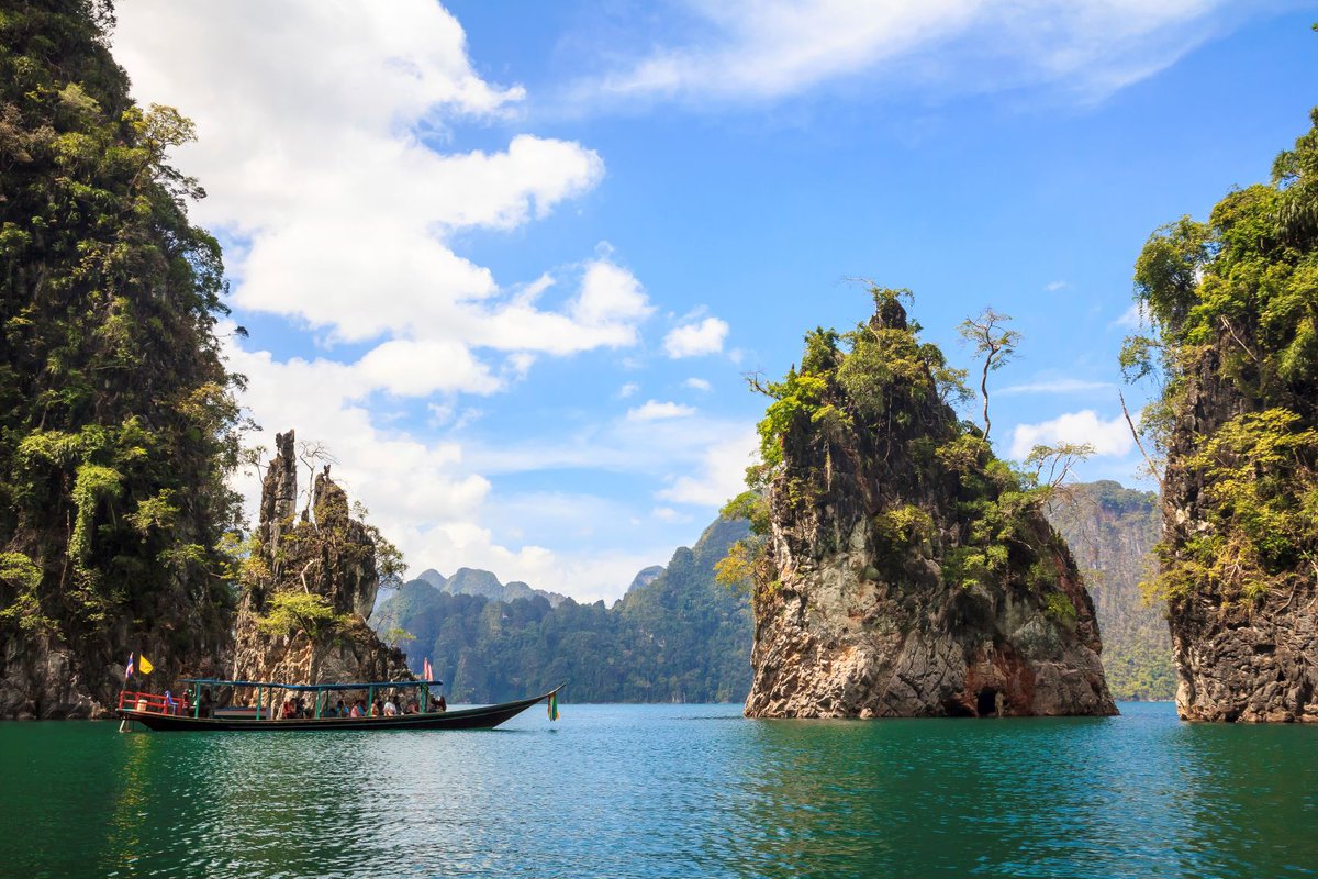 qatarairways's tweet photo. Dreaming of Thailand? 😎

Book your next adventure with #QatarAirways to the land of smiles 🎫✈️ https://t.co/OHDMNX5kEN