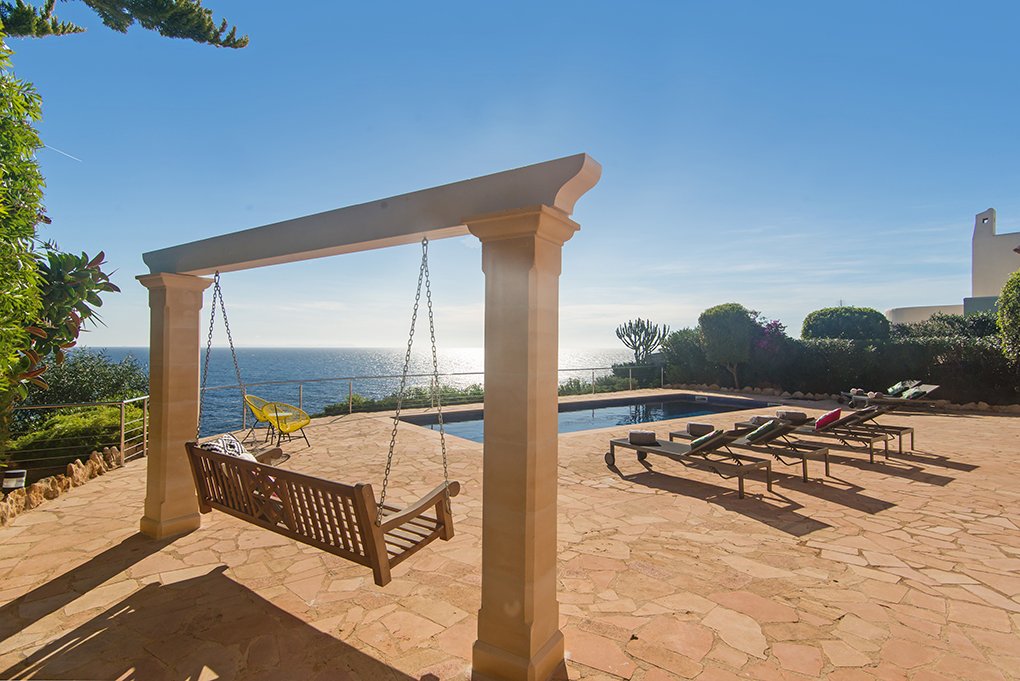 EVMallorca's tweet photo. New on the market!
High-tech Mediterranean villa on the seafront
🛏️3   🛁3   🏠289㎡   🌳1050㎡

4.500.000 EUR
See full details: https://t.co/xNwIVeO2mO

📍#CalaPi #Mallorca #South #RealEstate #Immobilien https://t.co/eeEKdmofZH