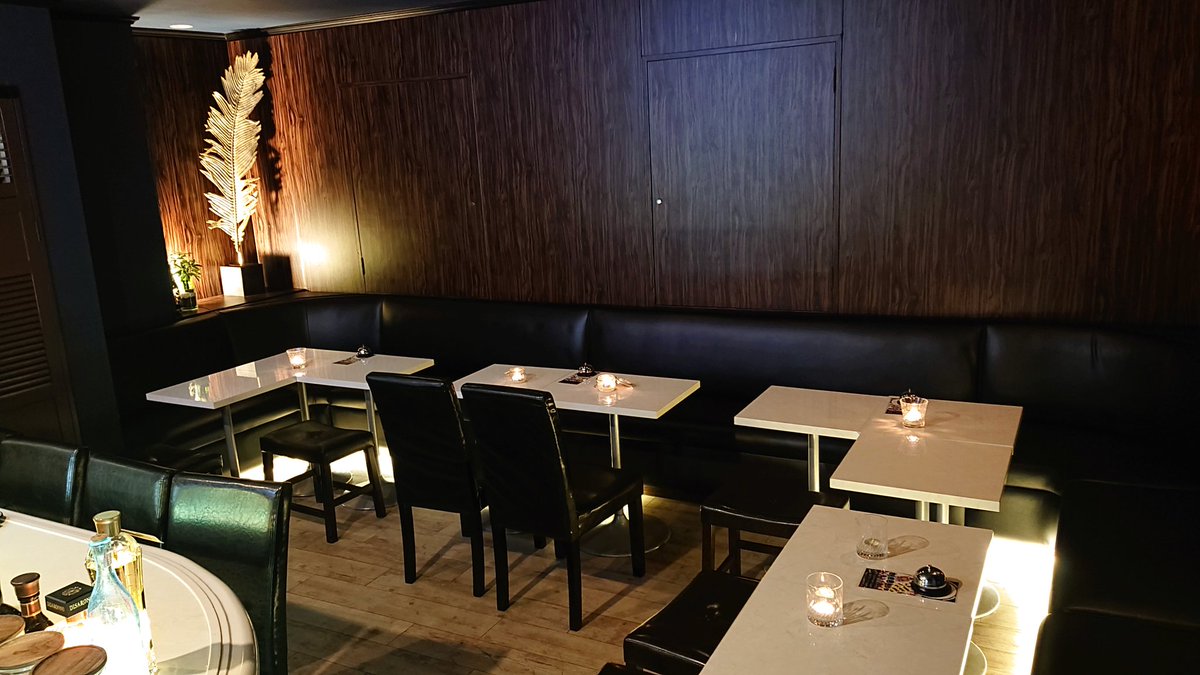 senior_ginza's tweet photo. 銀座/新橋で貸し切り忘年会、二次会ならSenior。
今だけ新規会員(登録無料)募集中！LINEからの初回ご予約でチャージ800円無料＋乾杯用スパークリング1杯サービス🥂
ドリンク800円～、5000円で飲み放題プランも。https://t.co/CEjM3nrQHD

#銀座貸し切り #銀座ショットバー #新橋バー #新橋二次会 https://t.co/tCYcBYZQTd