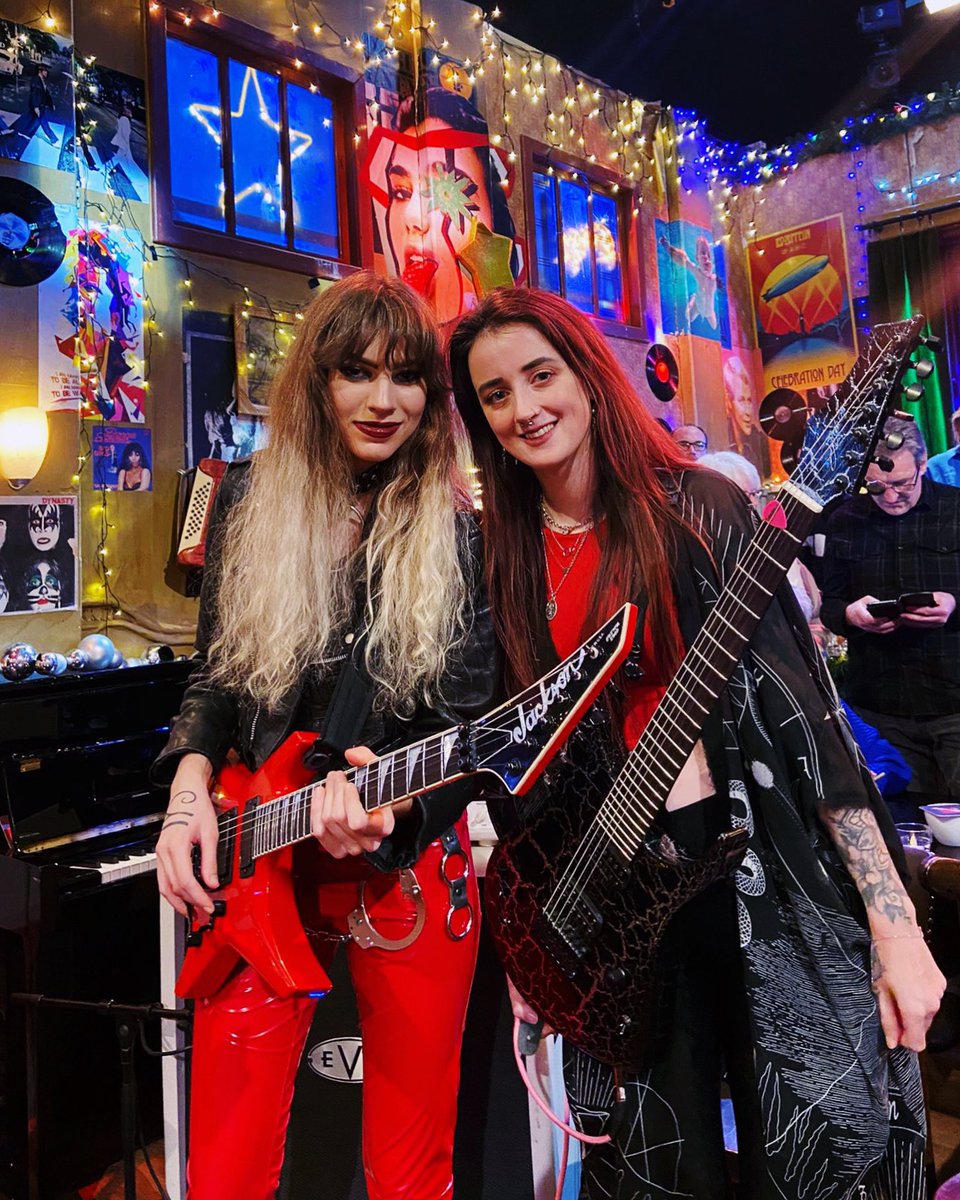 Tonight Sonia and I will be playing guitar on Dutch national television! Top 2000 a gogo (NPO1) at 22:20, check it out! 🤩🎸📺🤘🎶