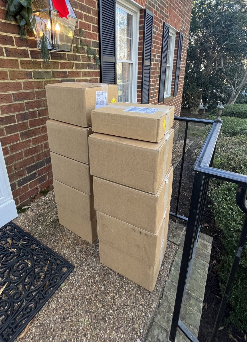 The next 200 #books arrived. As an #indie #author after the #holidays I’m wondering how could I possibly keep up with the #sales🤪

Dreaming of going back to my #creative space in my brain instead of #marketing…
@BlakeKimzey @DallasWriters 🏝️🎉

#writingcommunity #kidlit #hawaii