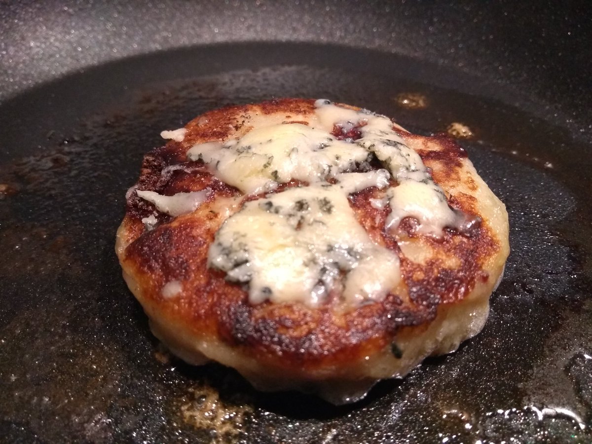 Just having a Stilton bacon &amp; potato cake moment 🍴💖🎅🤶 <a href="/bbcgoodfood/">Good Food</a> <a href="/deliciousmag/">delicious. magazine</a> <a href="/FoodKent/">Kent Food & Drink</a>