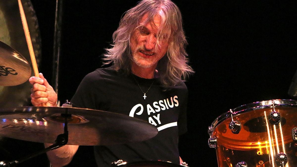 Happy 65th Birthday today to Jerry Gaskill, KING\S X drummer  12-27-1957.      