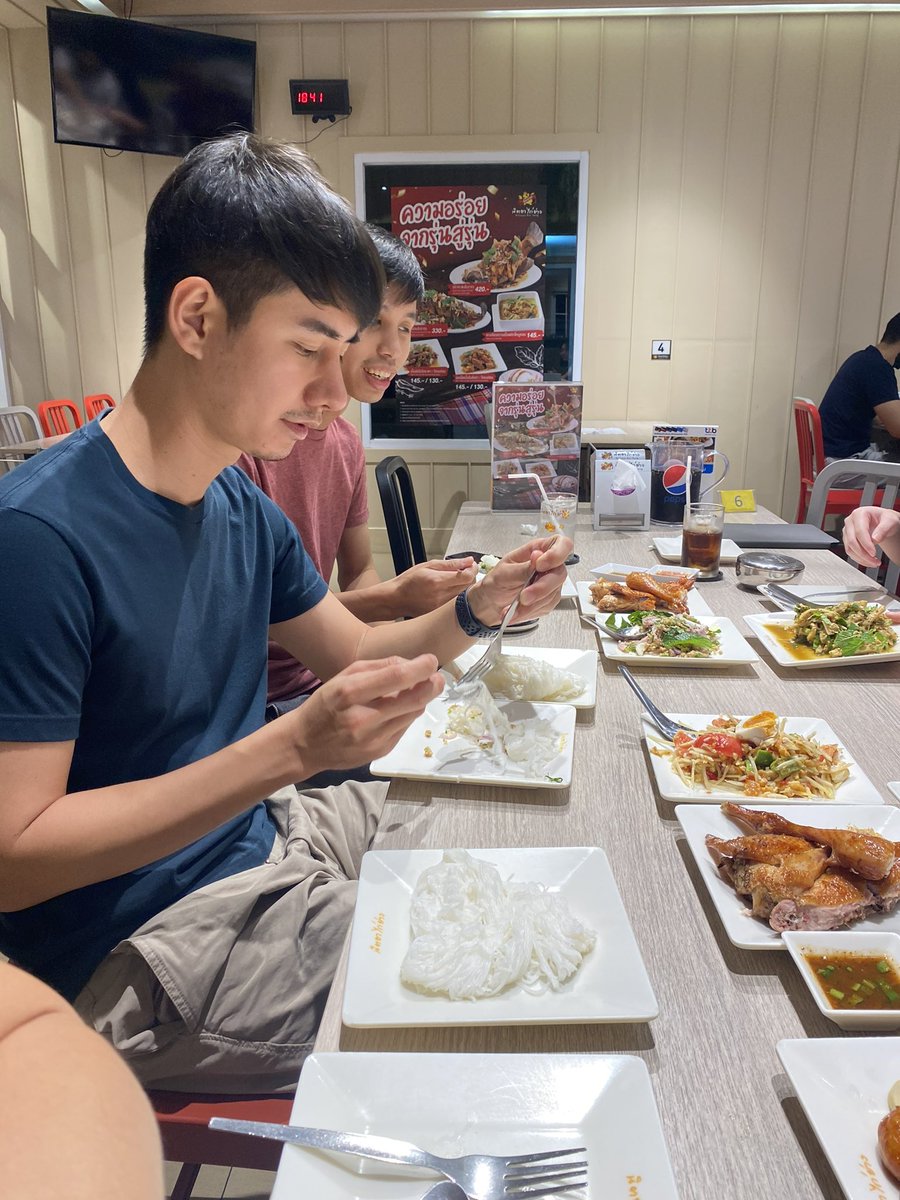 bird6186's tweet photo. จุดอิ่มตัวมีกันทุกคนแหละ แต่เดี๋ยวสักพักก็หิวใหม่ 😋😂 #แคปชั่นหิว #แคปชั่นกิน #แคปชั่นเด็ด https://t.co/Wl57Nrp5o4
