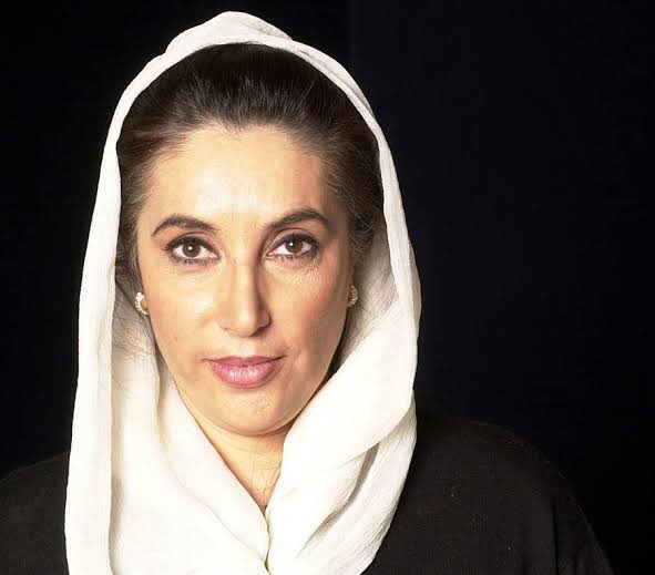 Asadsarwar79's tweet photo. Rest in peace. 

#BenazirBhutto #BenazirSymbolOfDemocracy #BenazirBhuttoShaheed #Benazir https://t.co/efqUUblBQ9