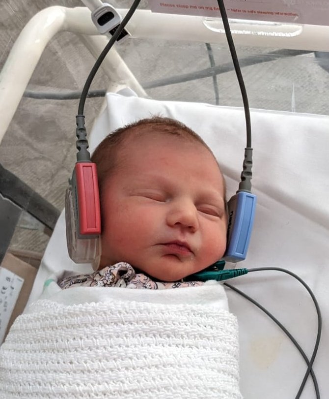 This post really took off 😮, thanks for all the love, Twitter 💙. Madeleine and mum are going well. Hearing test today and home tomorrow.