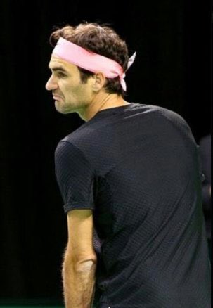 rogerbestbystat's tweet photo. The only thing controversial about Roger Federer is the thinness of his left arm https://t.co/XfoYnah5iF