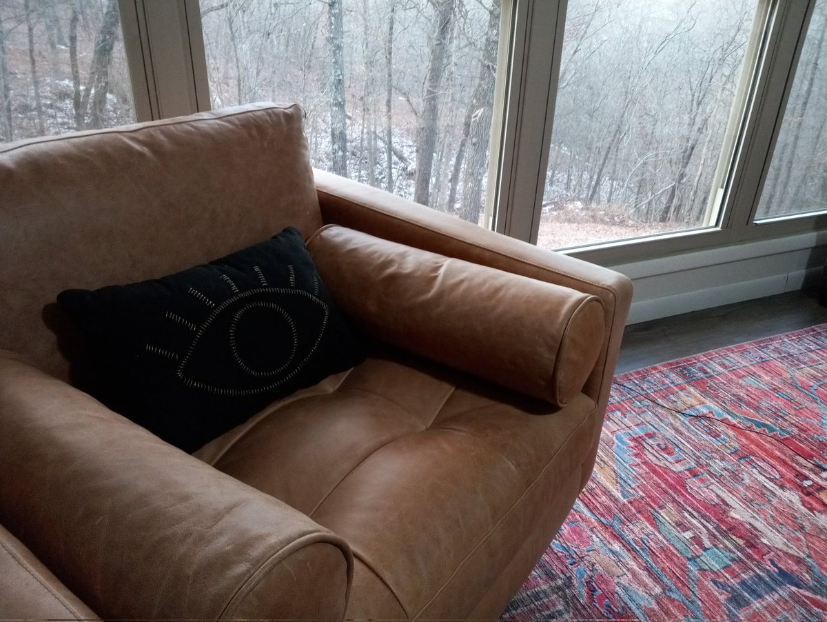 HackSwiTcH's tweet photo. @ my airbnb 
How did they know? https://t.co/z4lZ87aZDq