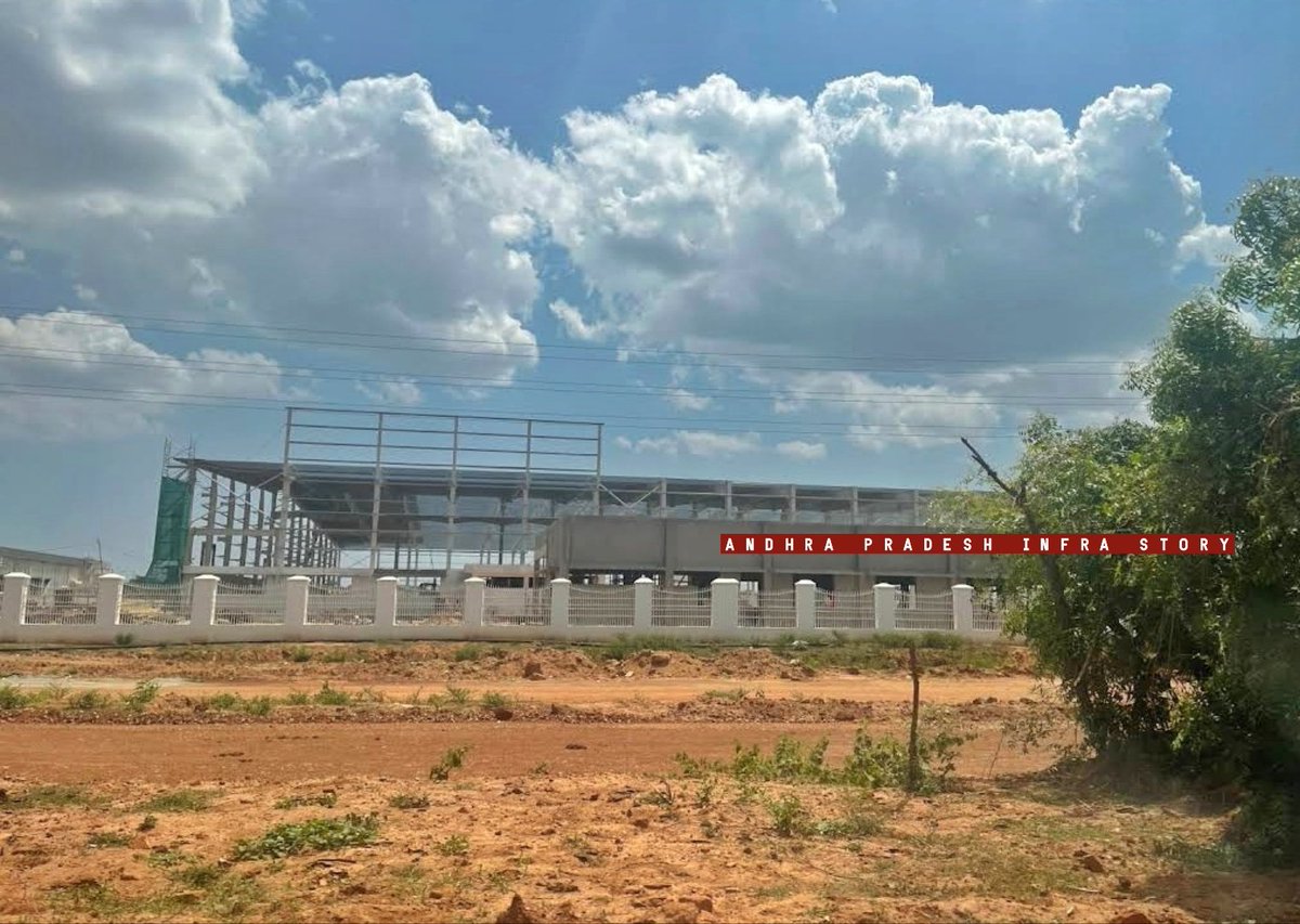 APInfraStory's tweet photo. 🔸#Havels AC Manufacturing Unit Construction Works Are In Progress At Sri City SEZ 🏗️

▪️Investment : RS. 450 Crores

#AndhraPradesh #InvestInAP #BuildAP #APInfraStory #AdvantageAP https://t.co/s83fQcLqkt