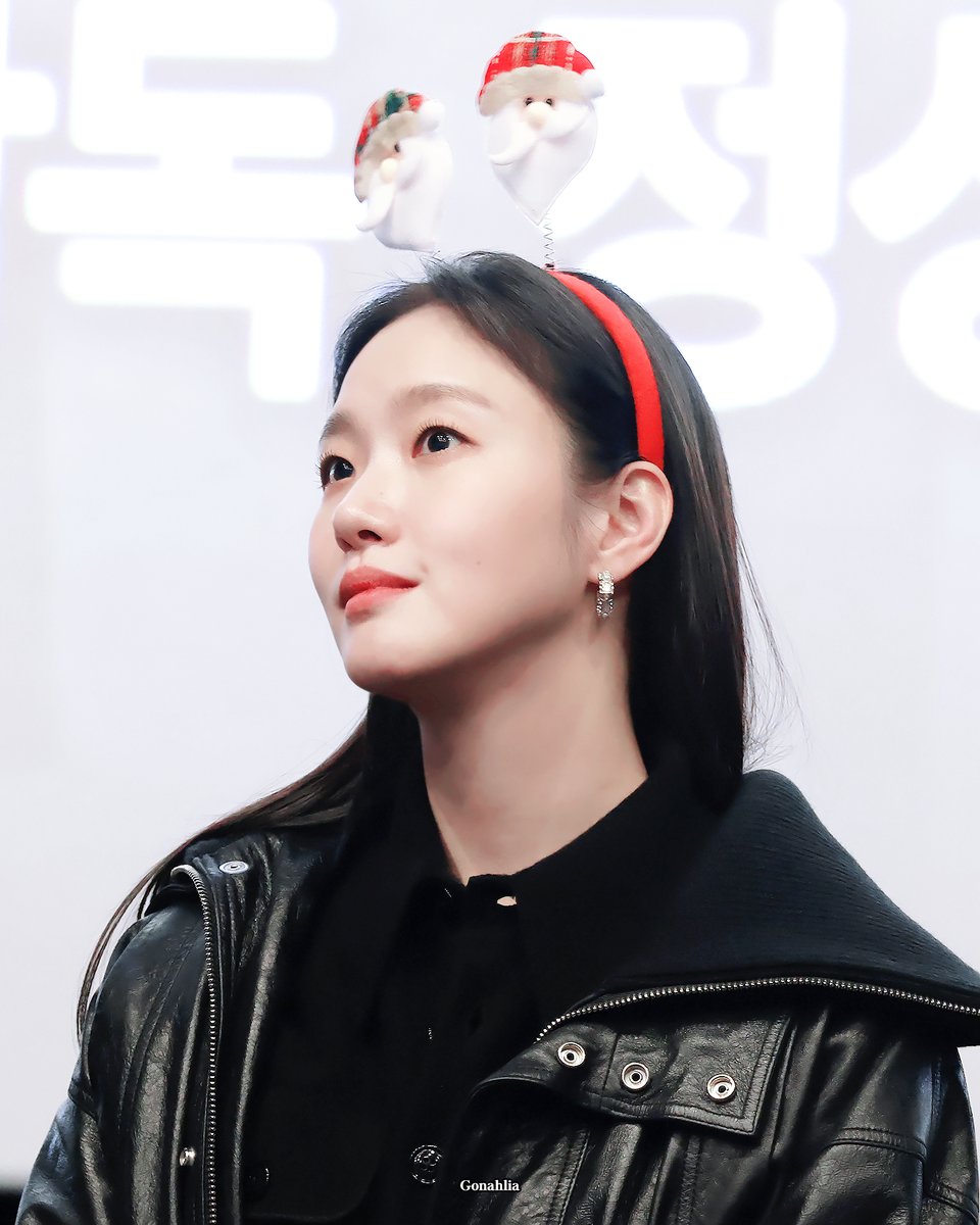 gonahlia's tweet photo. 221225 영웅 무대인사
https://t.co/Dpc5fMV5At

#김고은 #KimGoEun https://t.co/6HmF2wYThg