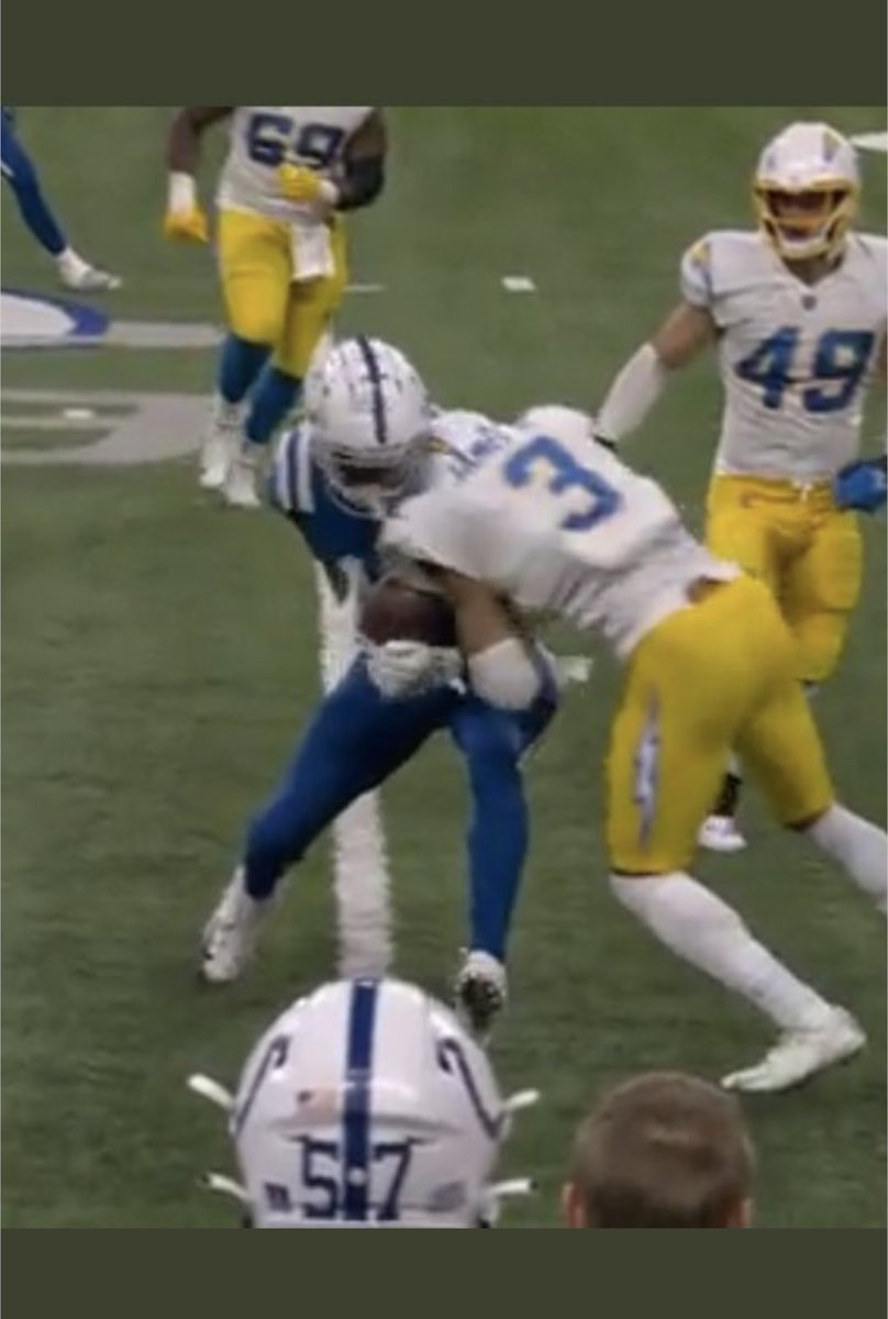 GhostUserKC's tweet photo. @somewhat22 @MattVerderame This isn't clean. The helmet is at the side of the dude's jaw. https://t.co/496Xmzk6Sv