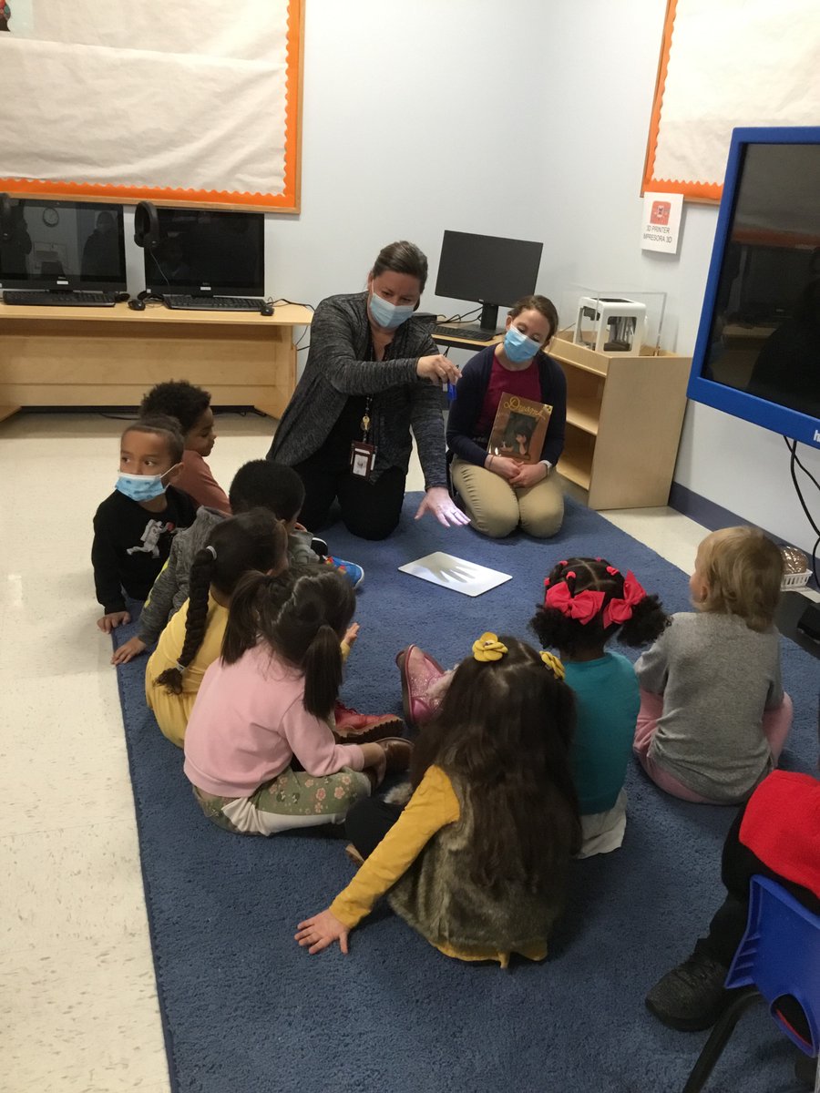 cscinc_org's tweet image. Amanda Steele, Family Engagement Manager and Melissa Sweder, Early Education Manager run "Leap into Science" at CSC! 

Leap into Science is a program that integrates open-ended science activities with children’s books for young children and their families! 
#LeapIntoScience 
#CSC