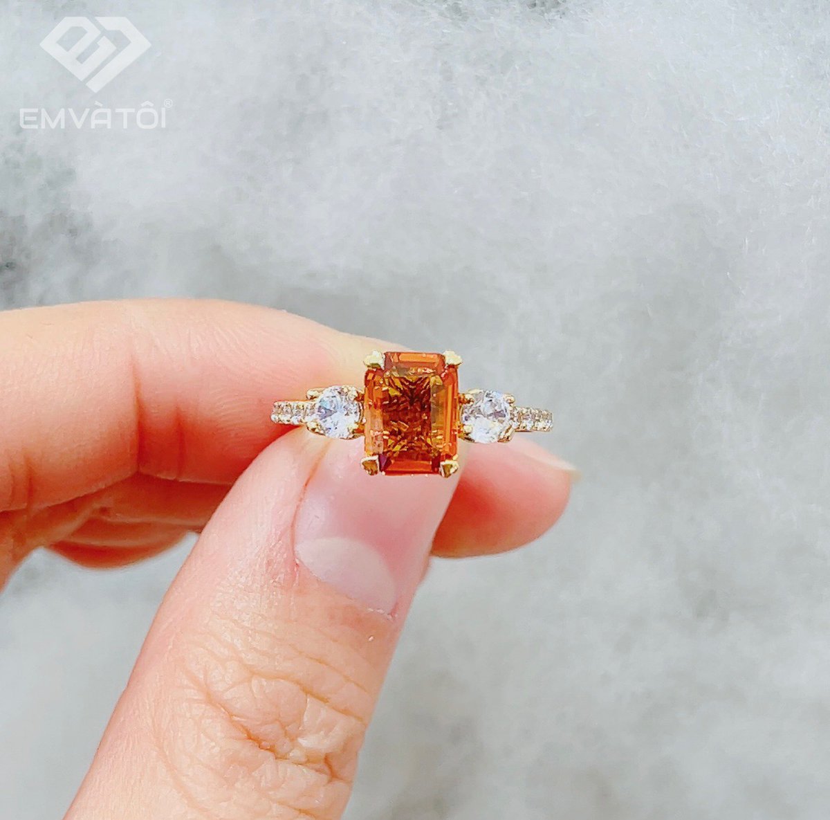 trangsucemvatoi's tweet photo. ❤️ Nhẫn Nữ EM VÀ TÔI®️ “ Tinh tế, Quý Phái, Sang trọng” Đá quý thiên nhiên vàng tiêu chuẩn Quốc tế. Khách hàng ưa chuộng. Nhẫn Nữ Vàng 🔴 https://t.co/Jzk6002S6X
EM VÀ TÔI ® 🏠: Số 9 Hàng Chuối, Hai Bà Trưng, Hà Nội, 🌏 #EVT #TSVN #EMVATOI #Jewelry #gold #nhan #nhan https://t.co/TPsR1LotNv