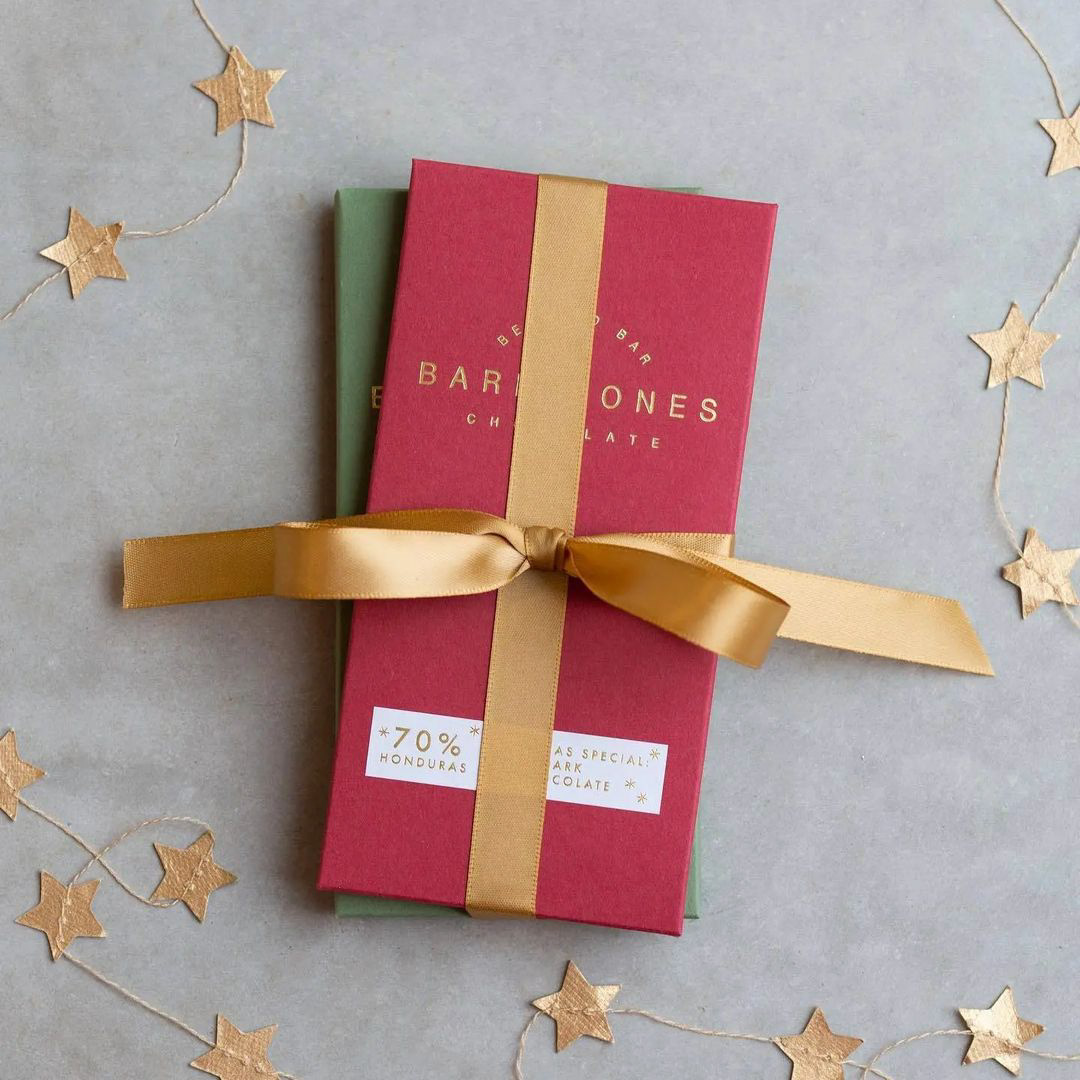 legionpaper's tweet photo. 🎁@colorplanpapers Mid Green and Scarlet packaging with a festive gold foil block for @bareboneschoc’s limited edition Christmas specials. Packaging produced by @windmillprint 

#WeArePaper #LegionPaper #Colorplan #packaging https://t.co/LltsVrss6u