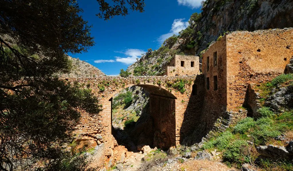 Follow us to Greece and discover the riuns of katholiko monastery in Chania region on Crete 🏔️🏰🔅 

#crete #chaniaregion #greece #greekislands #cyclades #islandvibes #followmetogreece #followmetogreece_gr #traveltogreece #bookyourstay #greekhotels #visitgreece