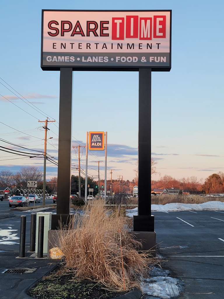 NationalSignCT's tweet image. If you’re looking for a fun outing for you family this winter break, we highly recommend Spare Time! Our team fabricated and installed a brand new sign at the Vernon, CT location earlier this year. 

#nationalsignct #itsallinberlin #wehandleitall