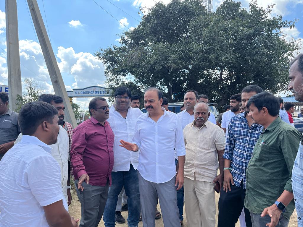 DrRanjithReddy's tweet photo. Inspected the construction work of Appa Junction - Manneguda 4-lane highway in #Moinabad mandal today. Instructed the officials to expedite the works and complete the road construction at the earliest.
#AppaJunction #Manneguda
@BRSparty @KTRTRS https://t.co/BHsj4COFLy
