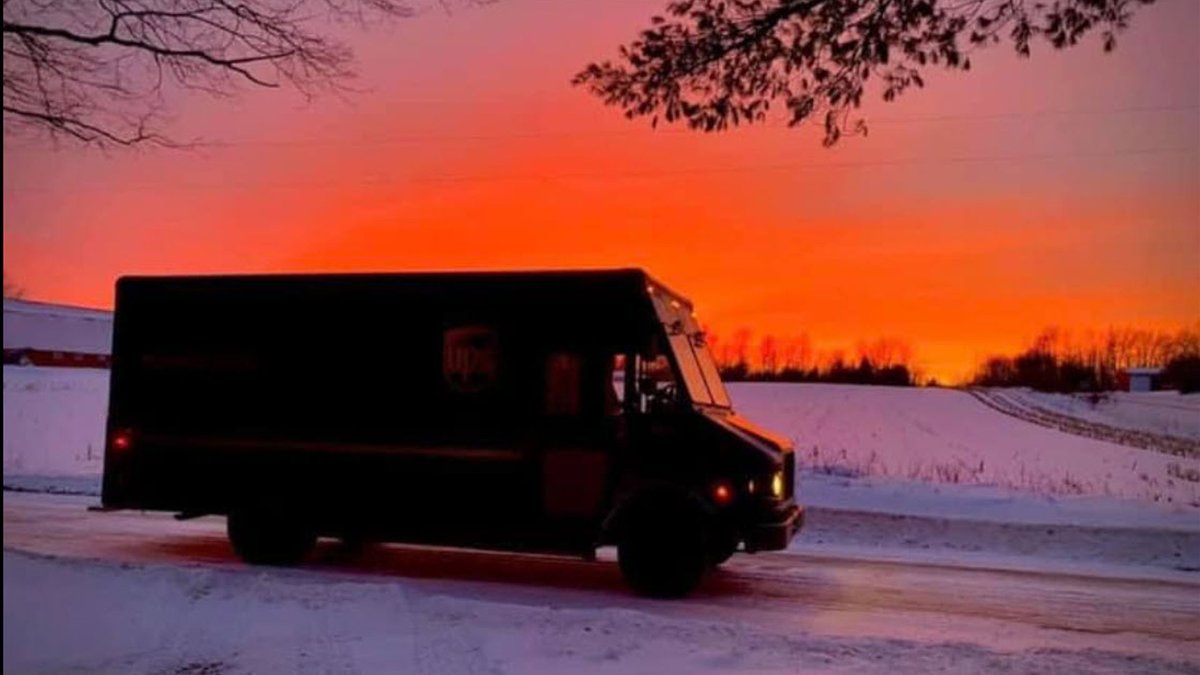 Closing out another beautiful day. #UPSOfficeViews #Wisconsin 
📸: Steve Lowis