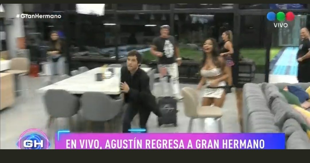 valemateoarg's tweet photo. Al grito de "MARCOS, MARCOOOOOS" fue la entrada más sobreactuada, bizzarra y mentirosa q vi en mi vida!! #GH2022 #GranHermano #GranHermanoArgentina https://t.co/jBOtJpsCIk