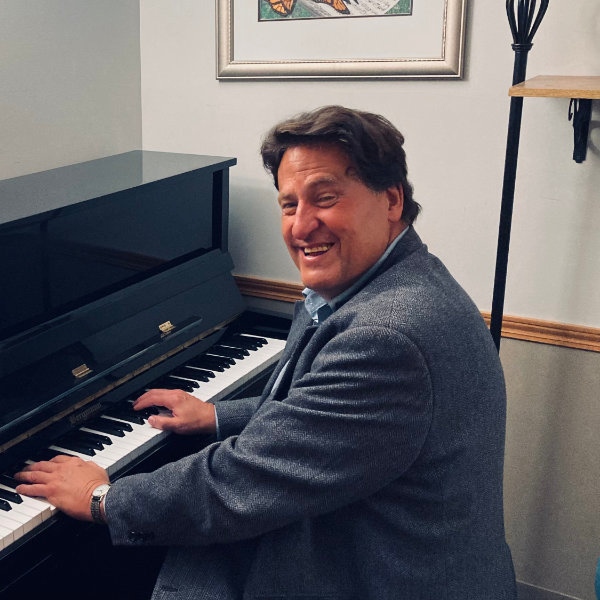 Our last Brass Bell #TeacherTuesday feature of 2022 is piano, voice and oboe teacher, Jeffrey Wilde!

"I believe that much of the joy in music is found in working with other people, and I want you to find music fun and beautiful too!"

Visit our website to learn more!