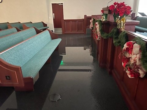 bob_v_bob's tweet photo. @ElKeichs Same thing here in Georgia. 75+ people came on Christmas afternoon and got most of the water contained before the professionals got there. https://t.co/BRACh2oWyL