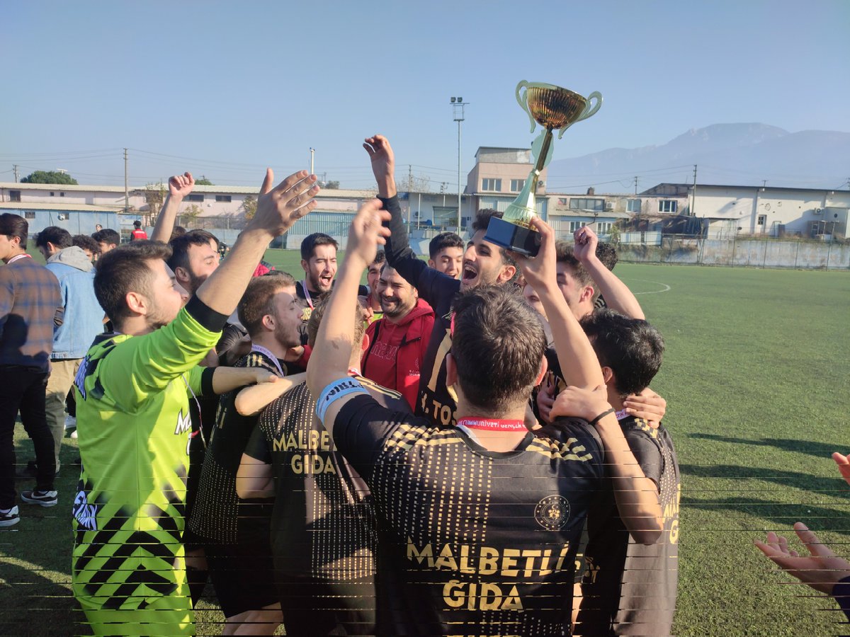 ManisaKYGM's tweet photo. Manisa Gençlik ve Spor İl Müdürlüğü Yurtlar arası #GSBFutbolTurnuvası
sona erdi. 
1⃣ Yunus Emre Yurdu🥇
2⃣ Merkez Efendi Yurdu🥈
3⃣ Turgutlu Sedat Özcan Yurdu🥉
#GSBManisaYurtları https://t.co/Ed19lEKnFj