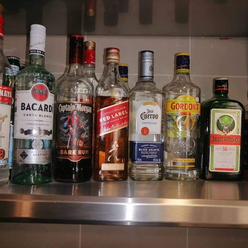 yasmeen_9's tweet image. کراچی میں ڈپٹی کمشنر کے گھر پر چھاپہ
 2 لاکھ تنخواہ لینے والے ڈی سی کے گھر سے 20 کروڑ ڈالر نکلے۔