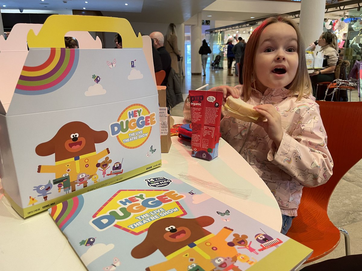 KittyCointreau's tweet photo. Someone’s excited! @HEYDUGGEE #heyduggeelive #family #theatre https://t.co/ek73aFmfS8