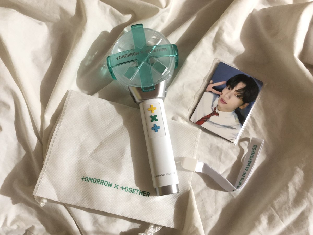 yawnjjz's tweet photo. wts lfb txt

txt official lightstick

₱1.8k + pf

unsealed 
complete inclusions (with pcs 👀)
check reply for condition 

rfs: only bought as a prop for my hs grad pic
mop: gcash 
mod: ggx,lalamove 

🏷️ wts lfb txt ph lightstick ls moabong https://t.co/1oRwJgDngl
