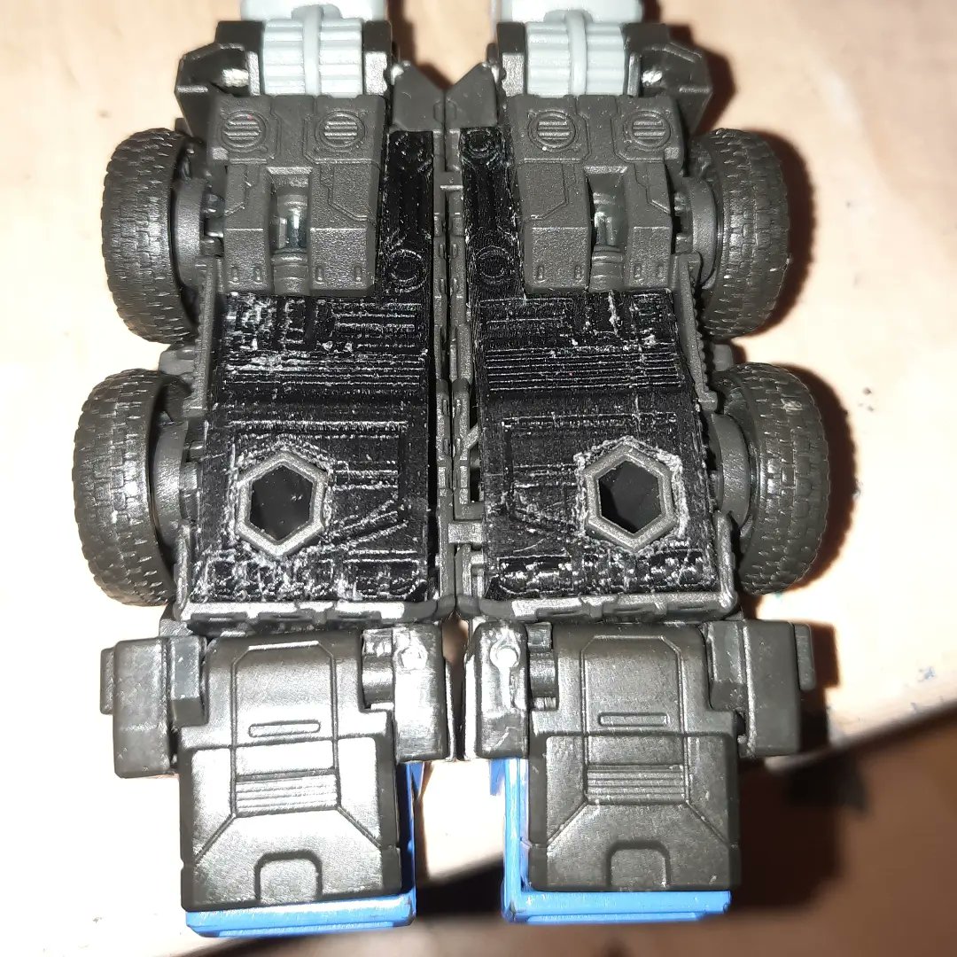 Tfpivman's tweet photo. Made thicker 3d printable wheels &amp; fenders for Legacy Optimus Prime. Also made fillers for the back of his legs.

My leg missile launchers works with these upgrades. 

#Transformers #transformerslegacy #TransformersG2 #TransformersGeneration2 #Autobot #OptimusPrime https://t.co/wABuc9IAGa