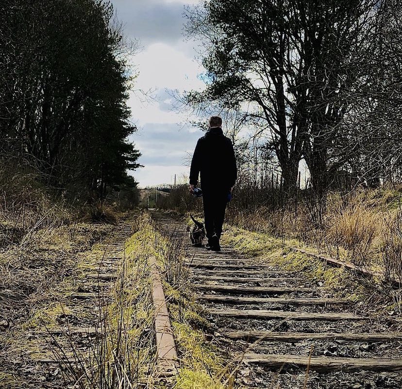 ask_r05's tweet photo. Denne dagen er den jævligste dagen jeg har hatt i hele mitt liv, den 27 des 2021 døde hunden min Rasmus, det er dagen jeg ikke fikk sove,slappe av, og føle meg sånn som før, det er dagen alt snudde i mitt liv. Den hunden jeg hadde siden jeg var liten skulle forsvinne for godt 🥺 https://t.co/SlFXo5lmNc