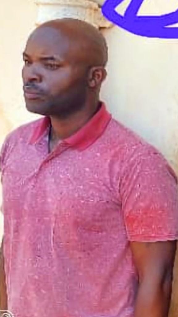 KingsolomonZW's tweet photo. Mbhavha 4ED
4ED brigade come here n see one of your own 
This is Khumbulani Mpofu Zanu pf MP candidate for Pumula he was arrested for armed robbery. When we say lets fix the economy so that we can all eat Varakashi they refuse here you are. Retweet and make him popular 4ED 🤣🤣🤣 https://t.co/ECXIiaEuDr