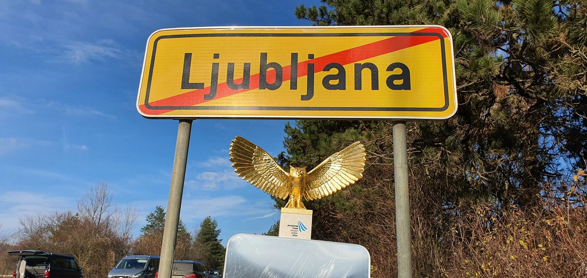 HotelCaliWorld's tweet photo. Danes je Cali zavetišče in transport za zlate sove. #SilvesterTour 🇸🇮🦉🇦🇹 @MatejSpehar @Ljubno22_23 https://t.co/3qDEQ3Wipd
