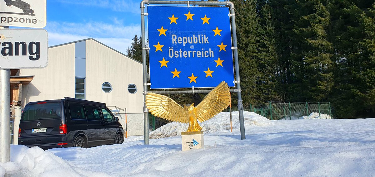 HotelCaliWorld's tweet photo. Danes je Cali zavetišče in transport za zlate sove. #SilvesterTour 🇸🇮🦉🇦🇹 @MatejSpehar @Ljubno22_23 https://t.co/3qDEQ3Wipd