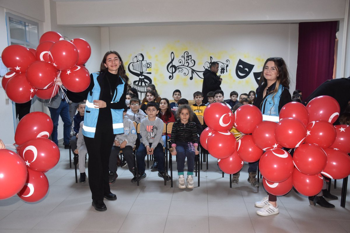 KarabukKYGM's tweet photo. “HAYALLERİNİZ GERÇEK OLSUN”

İl Müdürlüğümüze bağlı Yurtlarda kalan Öğrencilerimiz "Hayaller Gerçek Olsun" projesi kapsamında taşımalı köy okulu olan Ovacuma İlkokulu ve Ortaokulu öğrencileriyle birlikte birbirinden renkli etkinliklerle öğrencilerin sevincine ortak oldu. https://t.co/DiUHWWQdzx