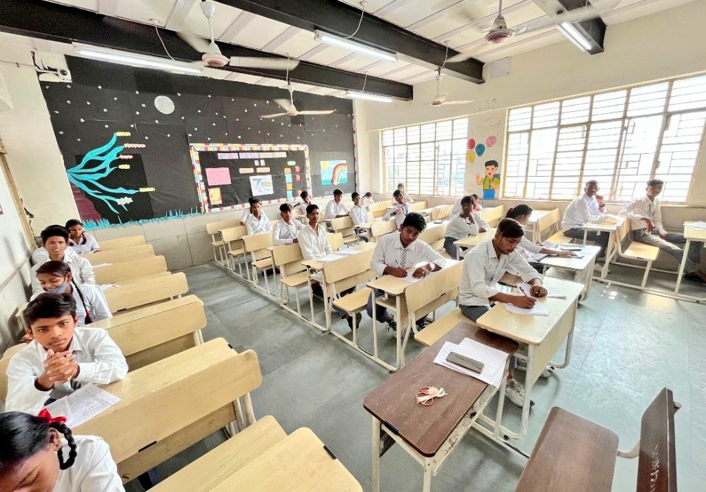 AapRithala06's tweet photo. SV Bhalswa - a proud, world class Delhi Govt School...

CM @ArvindKejriwal builds the finest schools for the best of India’s future.... https://t.co/cwvMs8PkIV