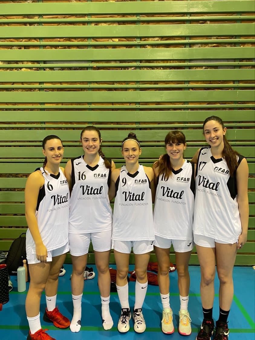 CB_ARABA's tweet photo. Hoy nuestras chicas del #FSGroupe con la selección junior femenina han conseguido la victoria ante Navarra en la semifinal💪🏻 y mañana jugarán la final a las 18:00 en Llodio🏀 Zorte on neskak eta gogor!!!🥰 https://t.co/cIGL2WDmCy