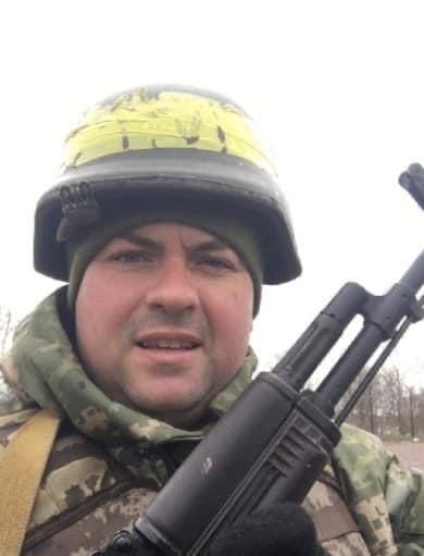 Gerashchenko_en's tweet photo. Anton Kolomiyets, Kherson journalist and director, died defending Ukraine in Bakhmut. He was just 34.

His wife and two little sons will have to learn to live without him.

Anton's friends and family remember that he was always very positive and loved Ukraine.

RIP, Hero. https://t.co/JK6Tomhx9b