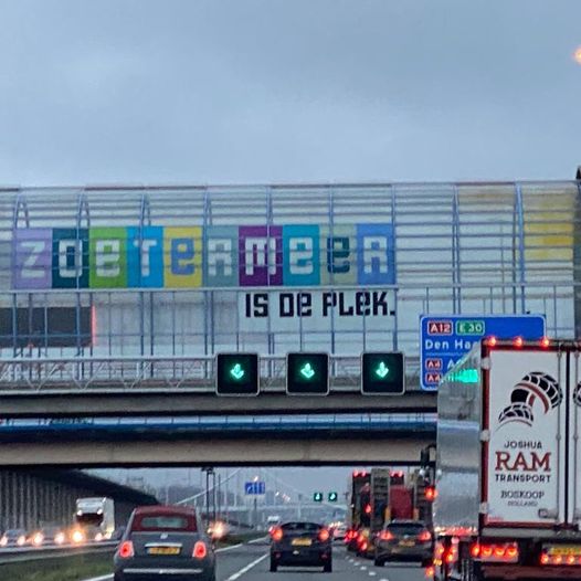 De A12 bij #Zoetermeer gaat de komende dagen dicht in beide richtingen: Vanaf dinsdag 27 december 22.00 uur tot zaterdag 31 december 08.00 uur. De sluiting heeft te maken met de problemen van de onveilige Nelson Mandelabrug over de A12. midlandfm.net/node/623