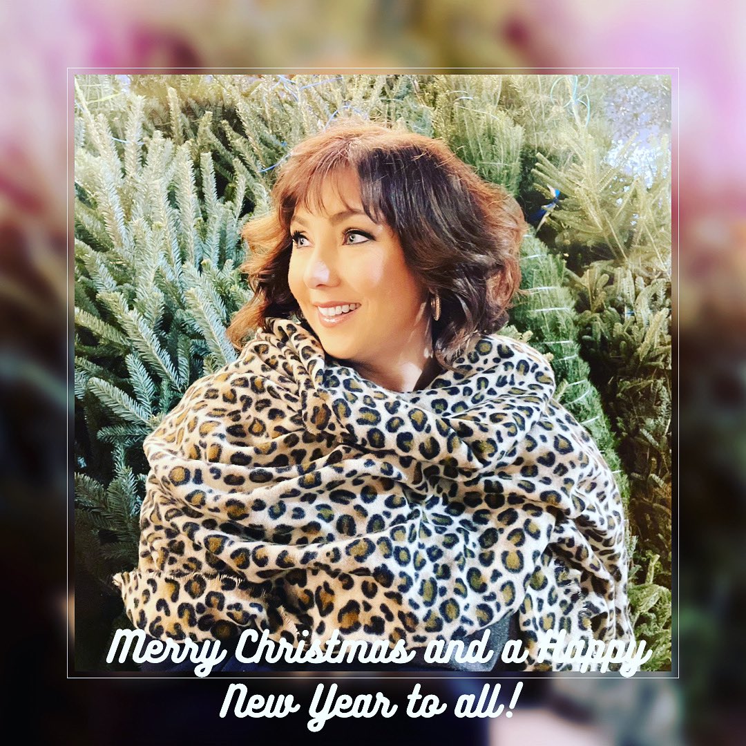 Wishing every one a very Merry Christmas 🎄, Happy Holidays 🎉, and a Happy Happy New Year 🍾🥂! I hope all of you have been enjoying time with your families, friends, and loved ones!

📸 <a href="/jennamwolf/">Jenna Wolf</a> 
#merrychristmas #happyholidays #happynewyear #family #wonderfulchristmastime