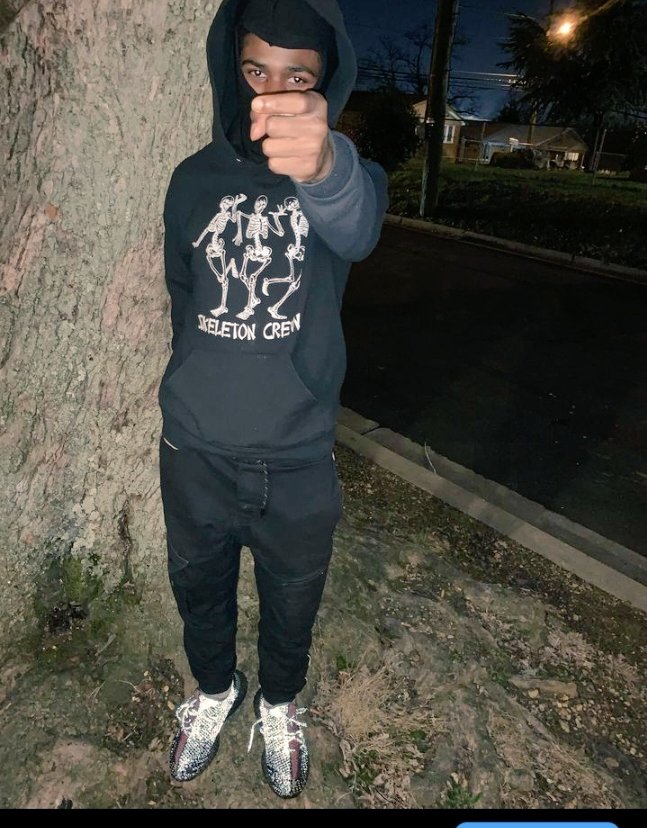 RAW_KENNDAWG's tweet photo. Young slime drac🐍 nigga I'm young n volient💔I'm riding with da navy🦭6️⃣ militant4️⃣ I'm in they hood getting Buckets🪣 I'm from da North shitz #RAW #4for🤘💕 https://t.co/p077bIM3Wp